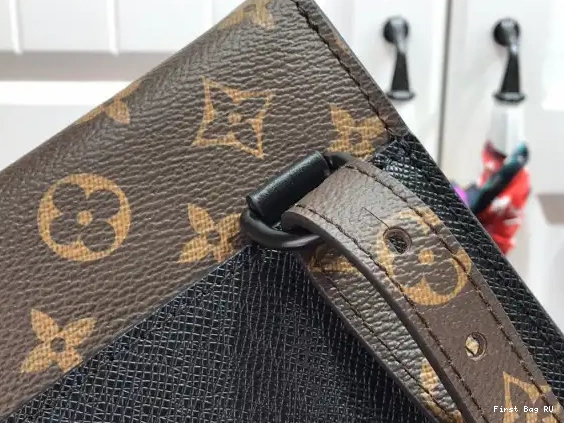 Firstbag BRIEFCASE LOUIS ROBUSTO VUITTON 0520